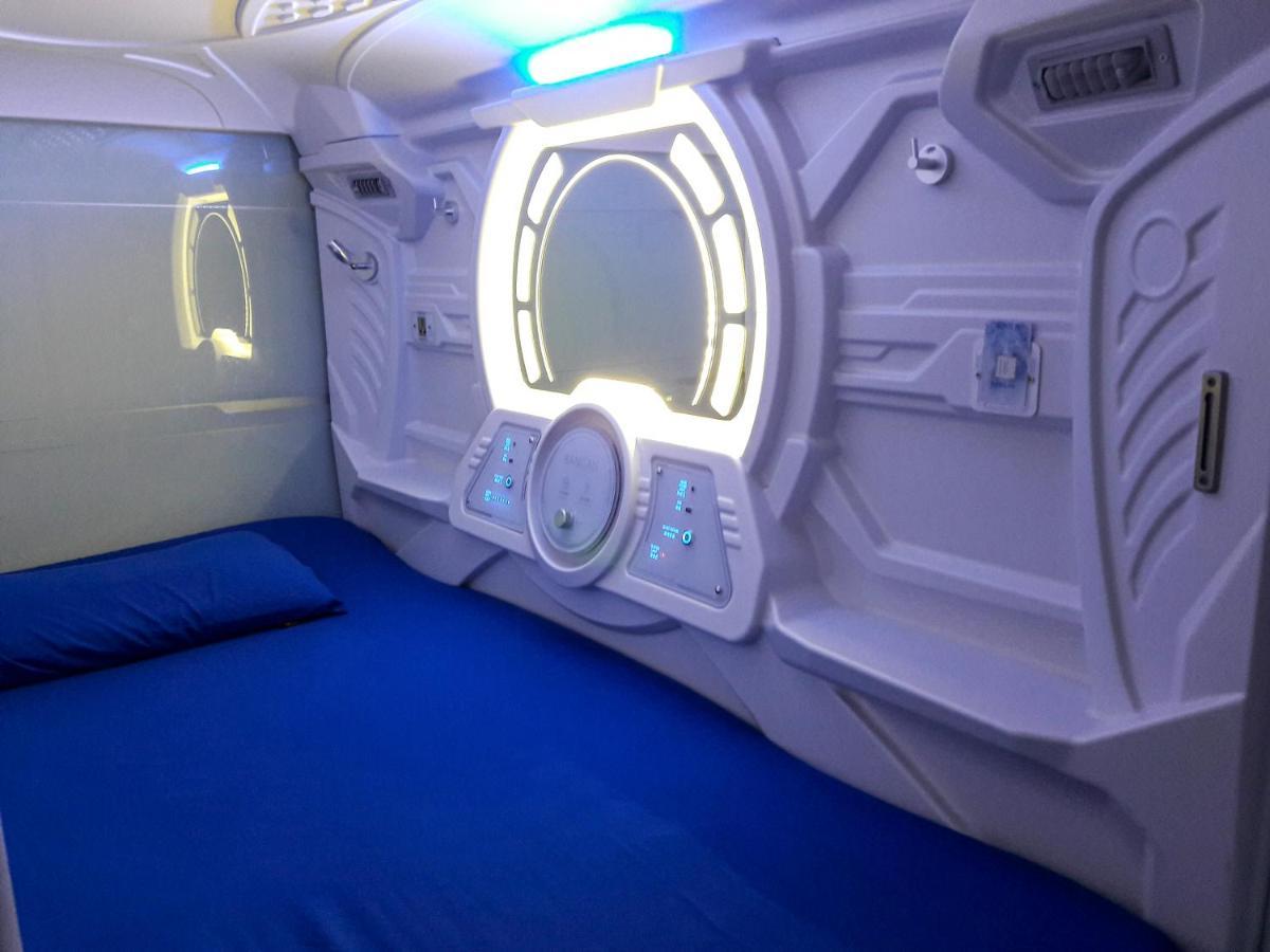 Bangau - Short Term Rest Area Capsule Hotel سيبانغ المظهر الخارجي الصورة