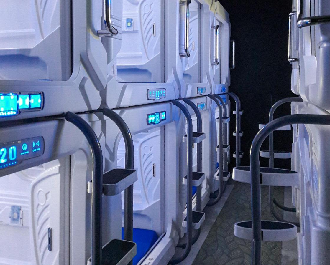Bangau - Short Term Rest Area Capsule Hotel سيبانغ المظهر الخارجي الصورة